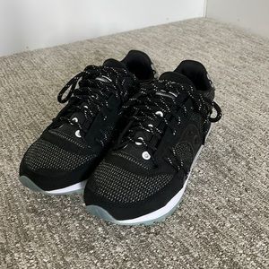 Saucony Originals Sneakers, Unisex Size 7 (Men’s 7 / Women’s 8.5)